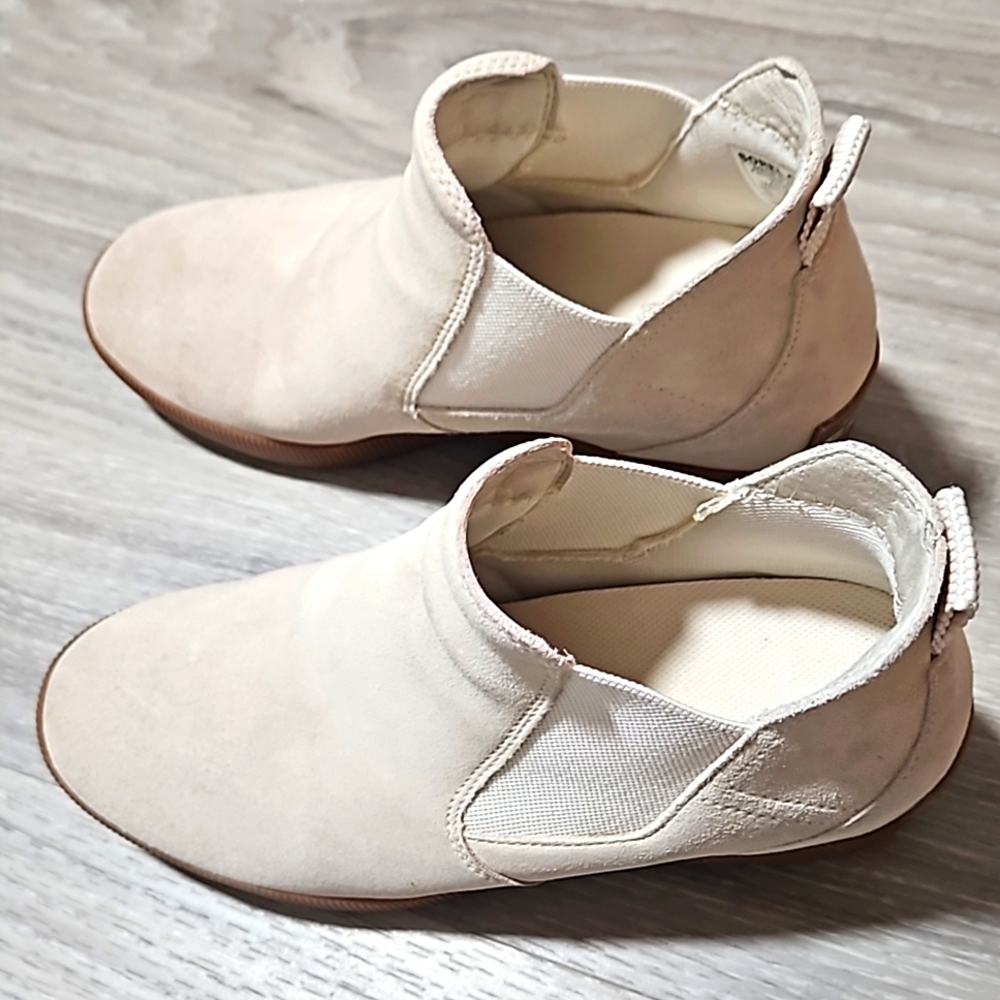 Sorel Out n About Suede Slip On Booties 8.5M